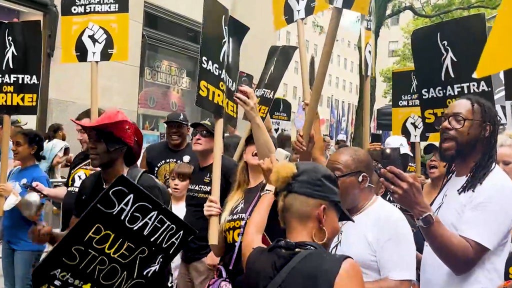 The SAG-AFTRA singers strike (Photo Credit: TheWrap)