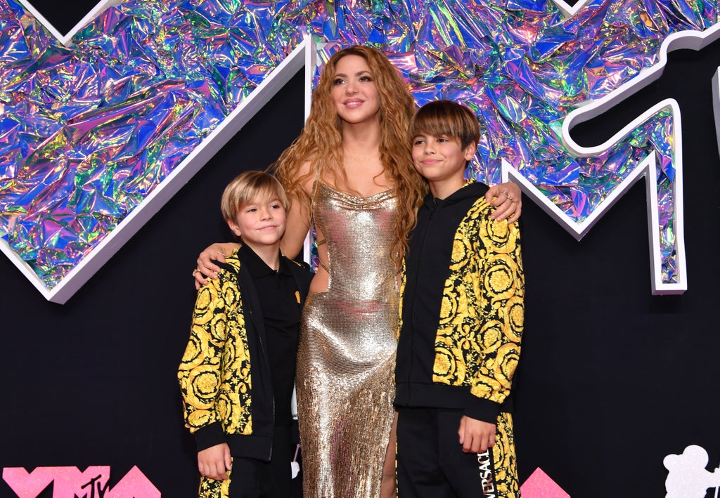 Sasha Pique, Shakira and Milan Pique, 2023 mtv vmas red carpet