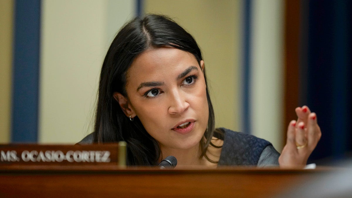 AOC Condemns JD Vance for Thinking ICE Shooting Protesters Dead Is ‘Acceptable’ | Video