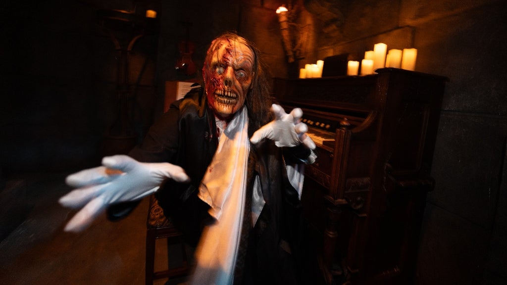 Universal-Monsters-Unmasked-at-USH-HHN-6-1