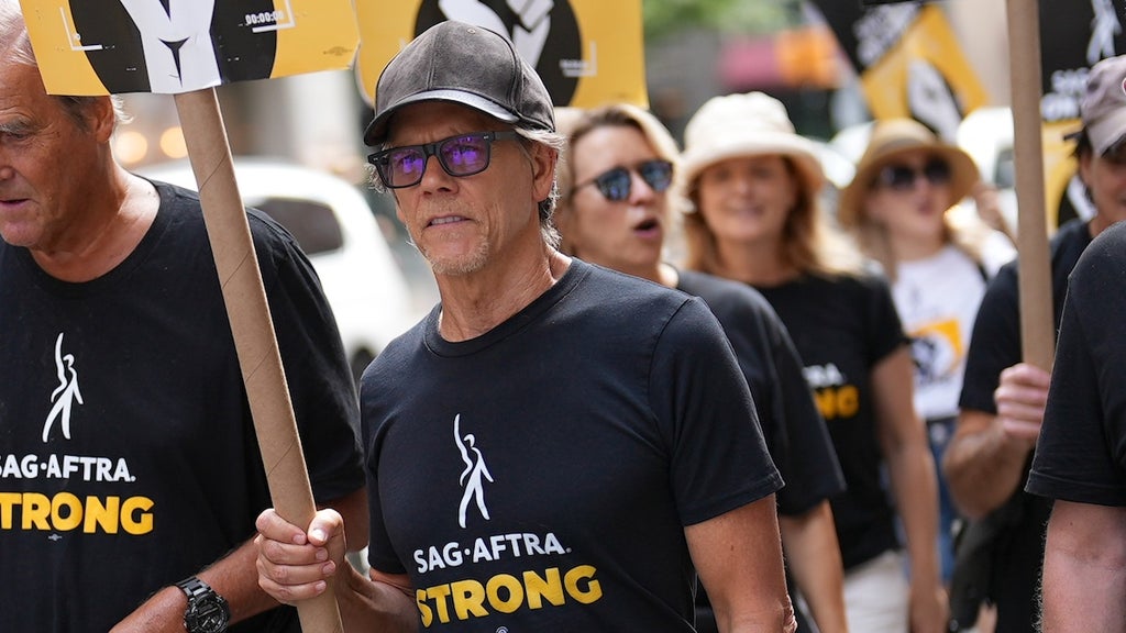 Kevin Bacon New York SAG-AFTRA picket line