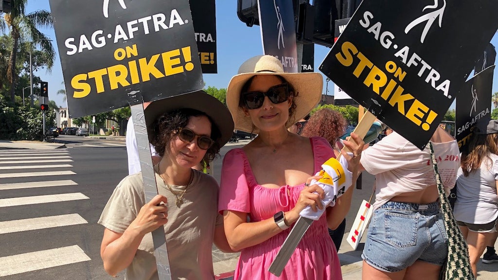 Sara Gilbert, Lisa Edelstein
