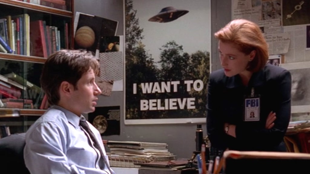 David Duchovny and Gillian Anderson in The X-Files