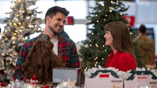 Leighton Meester and Robbie Amell Level Up Rivalry in ‘EXmas’ (Exclusive Video)