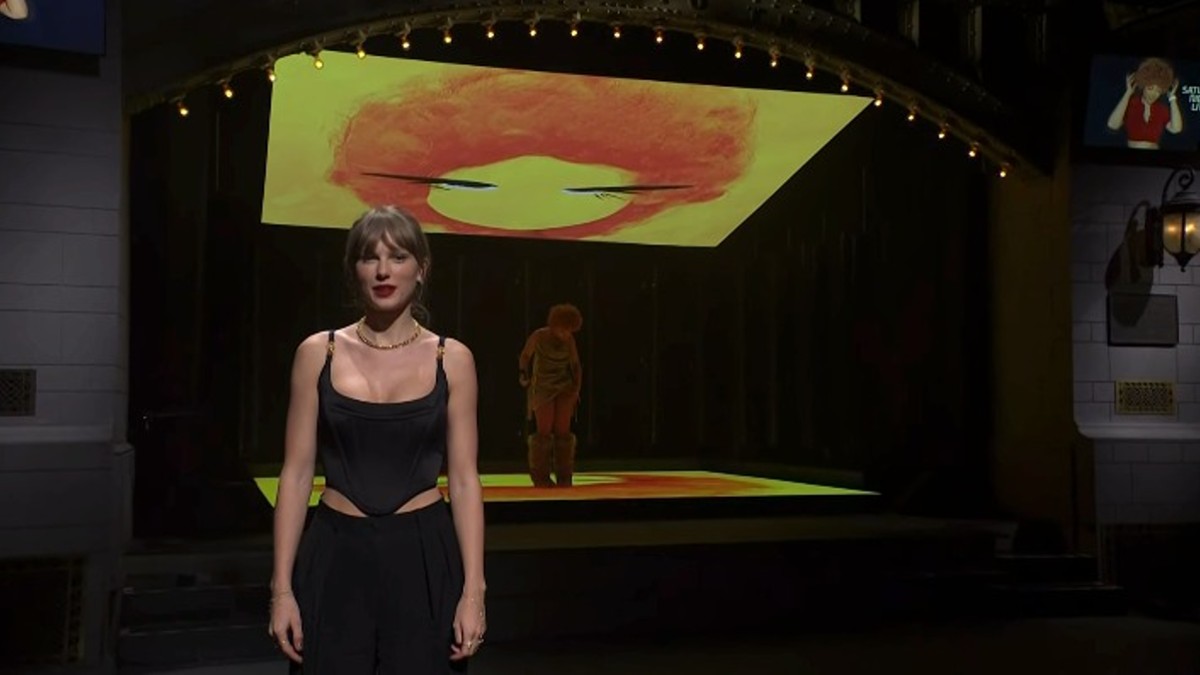 'SNL' Taylor Swift Makes Surprise Cameo to Introduce Ice Spice