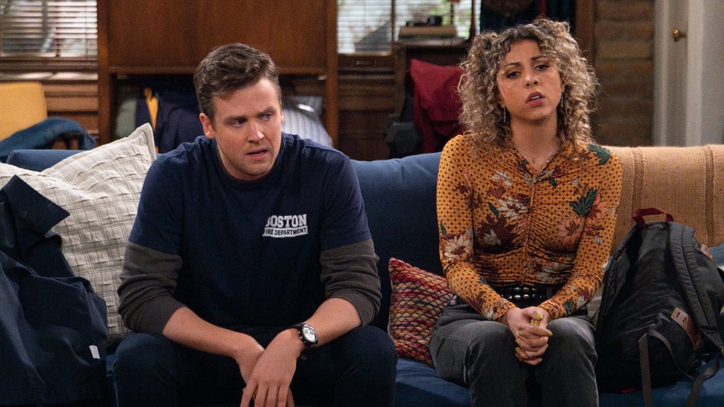 Jack Cutmore-Scott as Freddy Crane and Jess Salgueiro as Eve in Frasier