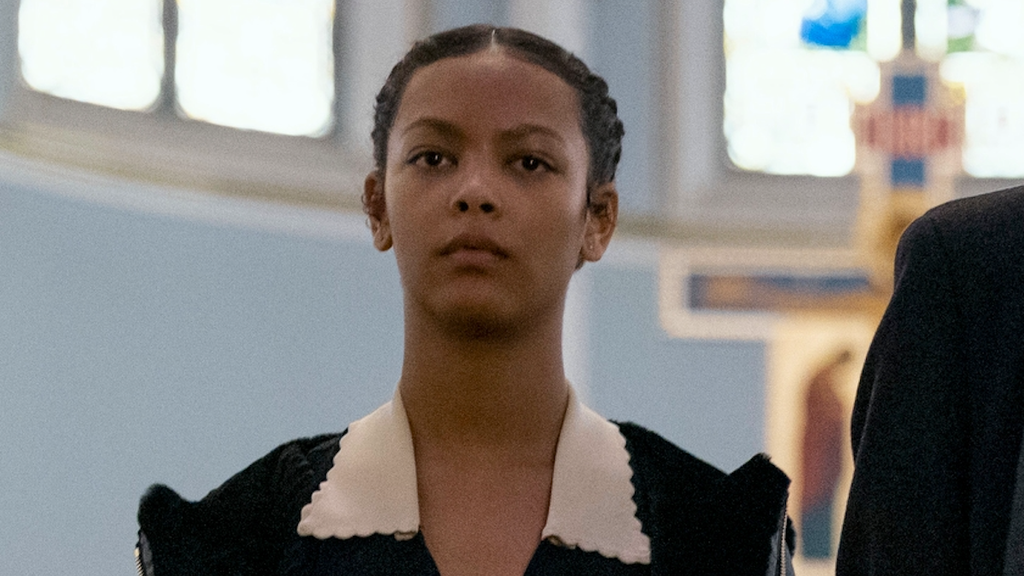 Kyliegh Curran as Lenore Usher