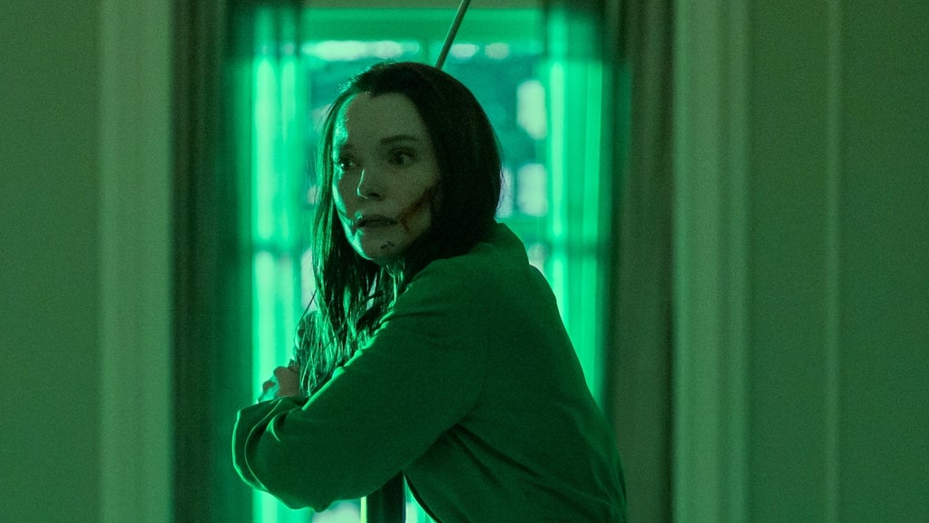 The Fall of the House of Usher. Samantha Sloyan as Tamerlane Usher in episode 106 of The Fall of the House of Usher. Cr. Eike Schroter/Netflix © 2023