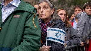 NEW YORK, NEW YORK - OCTOBER 10: Thousands attend a 'New York Stands With Israel' vigil and rally on October 10, 2023 in New York City. Around the country and world, supporters of Israel are attending gatherings to show support for Israel following last weekends attacks by Palestinian militants that has left hundreds of civilians dead and over a hundred hostages taken into Gaza. (Photo by Spencer Platt/Getty Images)