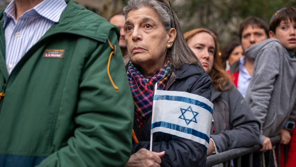 NEW YORK, NEW YORK - OCTOBER 10: Thousands attend a 'New York Stands With Israel' vigil and rally on October 10, 2023 in New York City. Around the country and world, supporters of Israel are attending gatherings to show support for Israel following last weekends attacks by Palestinian militants that has left hundreds of civilians dead and over a hundred hostages taken into Gaza. (Photo by Spencer Platt/Getty Images)