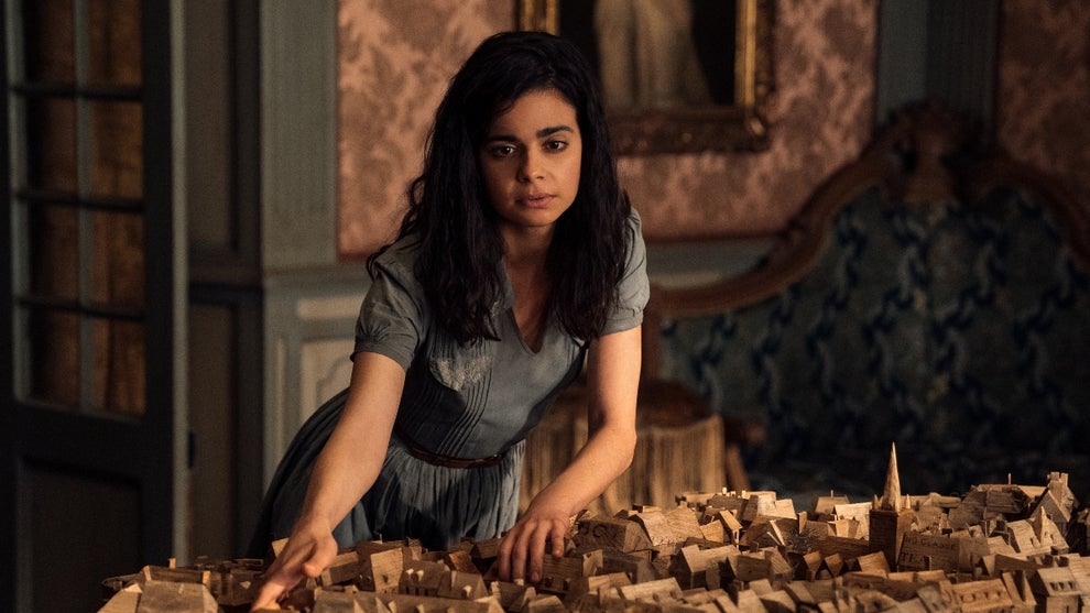 Aria Mia Loberti in "All the Light We Cannot See" (Netflix)