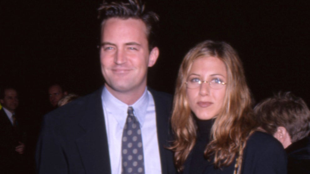 Matthew Perry and Jennifer Aniston at the advance screening for the movie "Kissing A Fool" in 1998 in Los Angeles