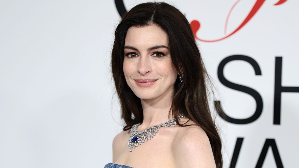 Anne Hathaway azt mondja, hogy az internetes zaklatás miatt veszített szerepet
