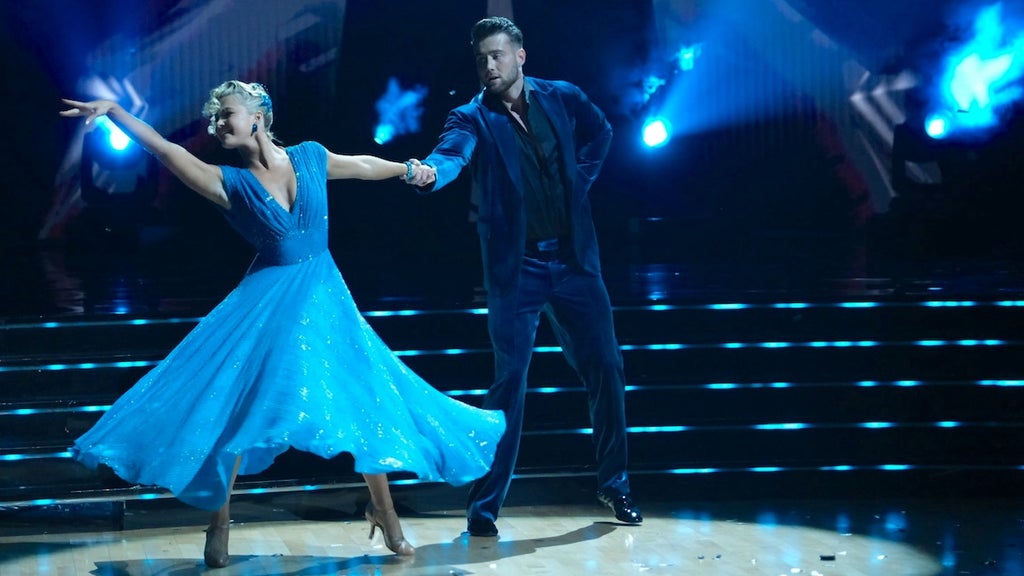 Harry Jowsey and Rylee Arnold dance during Week 8 of DWTS.