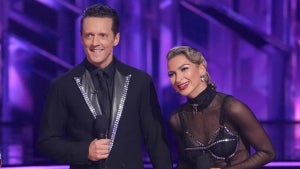 Jason Mraz and partner Daniella Karagach earned all 10s for their Argentine Tango on Week 9 of "Dancing WIth the Stars"