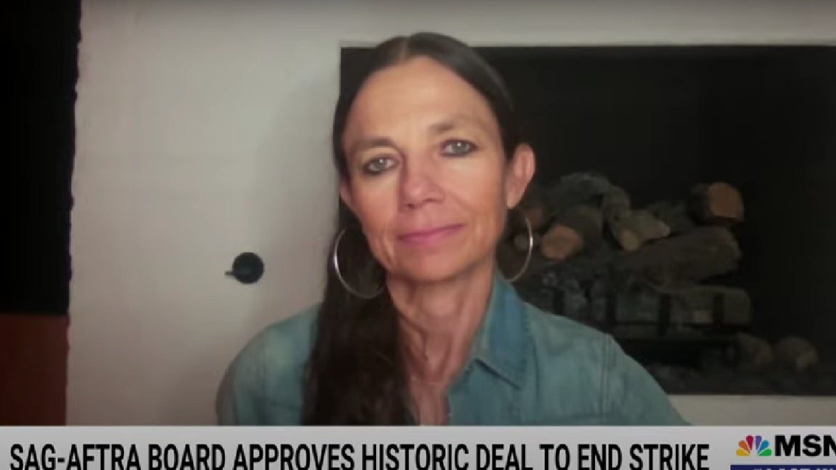 Justine Bateman dit que les acteurs ne devraient approuver l'accord SAG