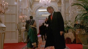 Macaulay Culkin and Donald Trump in "Home Alone 2"