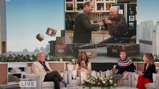 Kelsey Grammer Holds Back Tears Remembering ‘Frasier’ Father John Mahoney: ‘I Miss Him Madly’ | Video