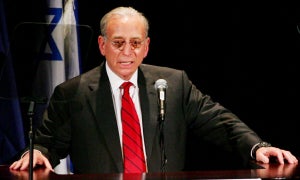 Activist Investor Nelson Peltz stands at a lectern.