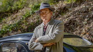 Clive Owen Trusted ‘Monsieur Spade’ Director Enough to Bare It All: ‘I Knew I Had to Get Down to the Gym’
