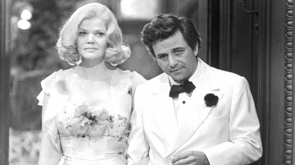Eileen Brennan and Peter Falk in "Murder by Death" 