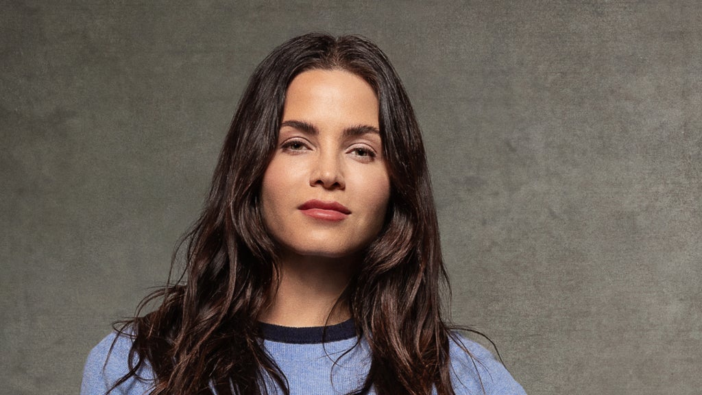 Jenna Dewan as Bailey Nune in "The Rookie" 