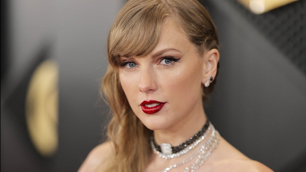 Taylor Swift attends the 2024 Grammys in Schiaparelli (Getty Images)