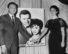 Steve Lawrence, Grammy and Emmy-Winning Singer and Actor, Dies at 88