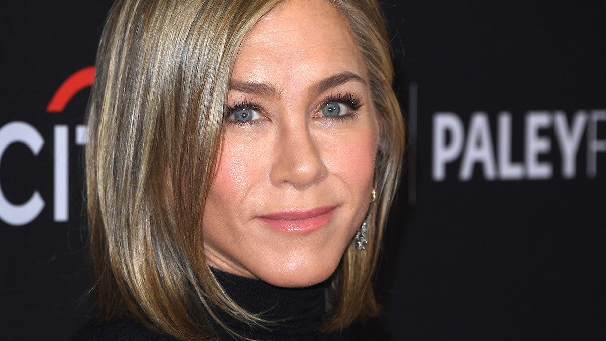 Jennifer Aniston Admits She Keeps Her ‘Head in the Sand’ on Shifting State of Hollywood, Media: ‘Ignorance Is Bliss’