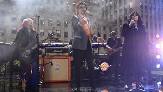 Jimmy Fallon Celebrated the Eclipse By Performing ‘Total Eclipse of the Heart’ With Heart | Video