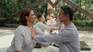 loot-maya-rudolph-benjamin-bratt-apple