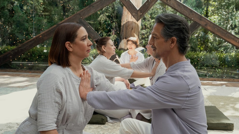 loot-maya-rudolph-benjamin-bratt-apple
