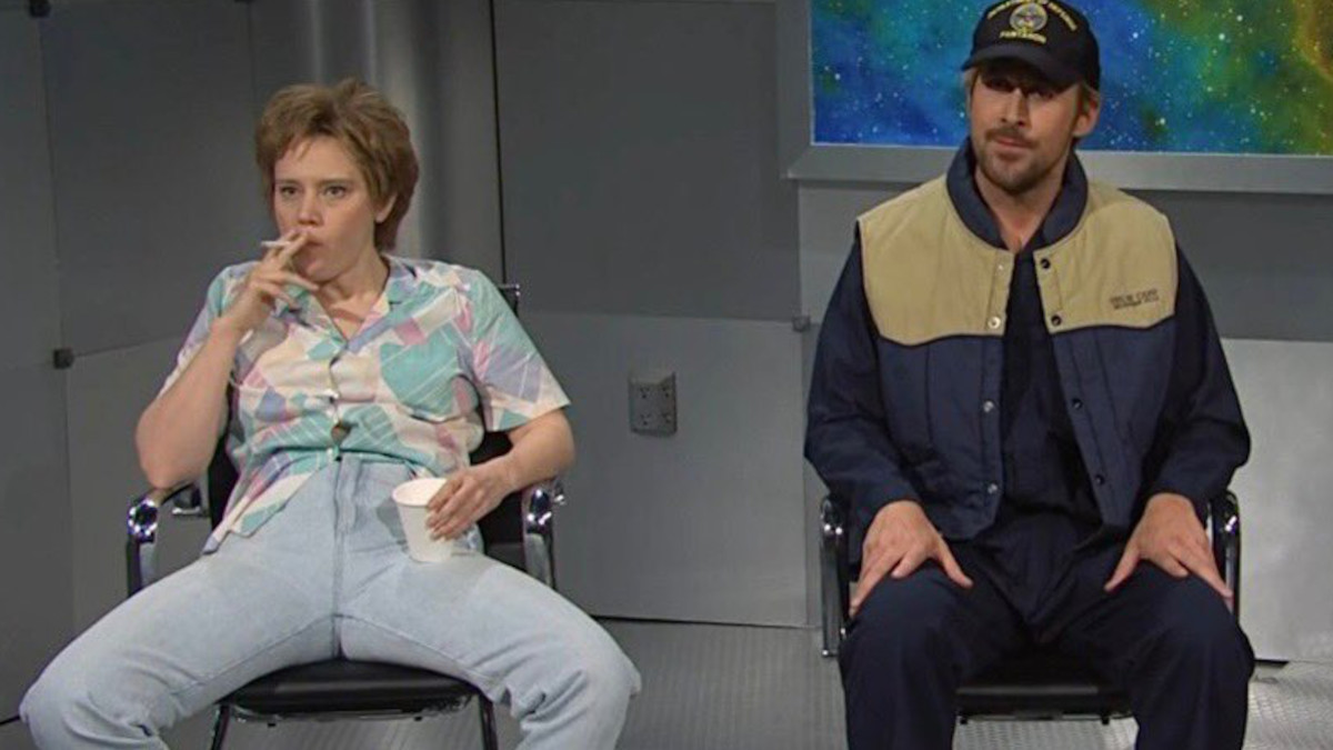 ‘SNL’: Kate McKinnon Returns to Crack Up Ryan Gosling in Alien Abduction Cold Open | Video