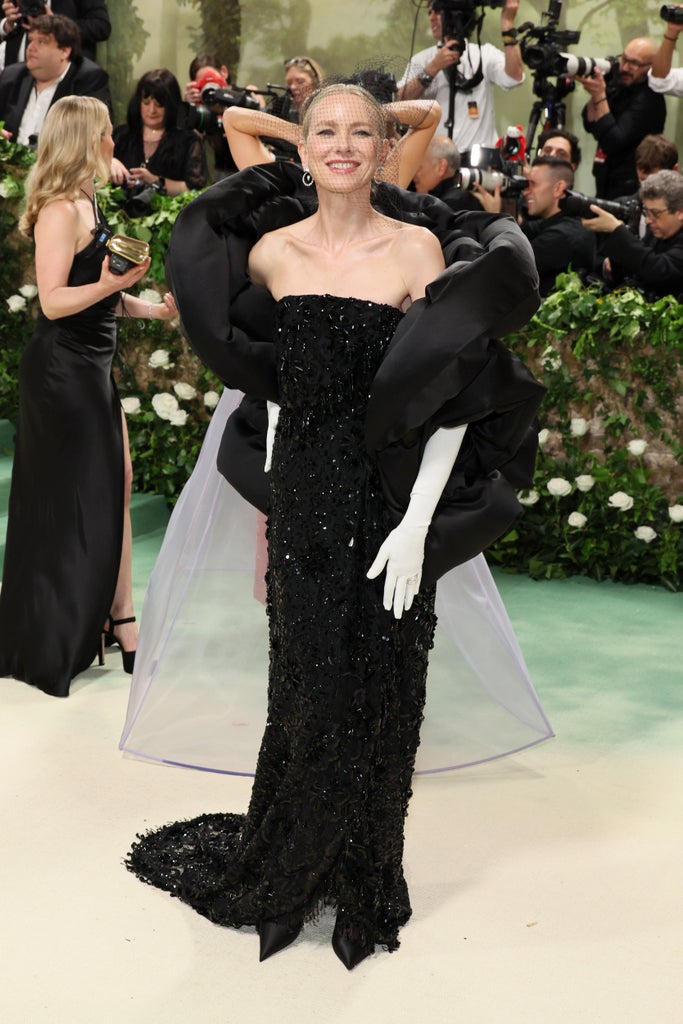 Naomi Watts attends The 2024 Met Gala Celebrating "Sleeping Beauties: Reawakening Fashion" at The Metropolitan Museum of Art on May 06, 2024 in New York City.