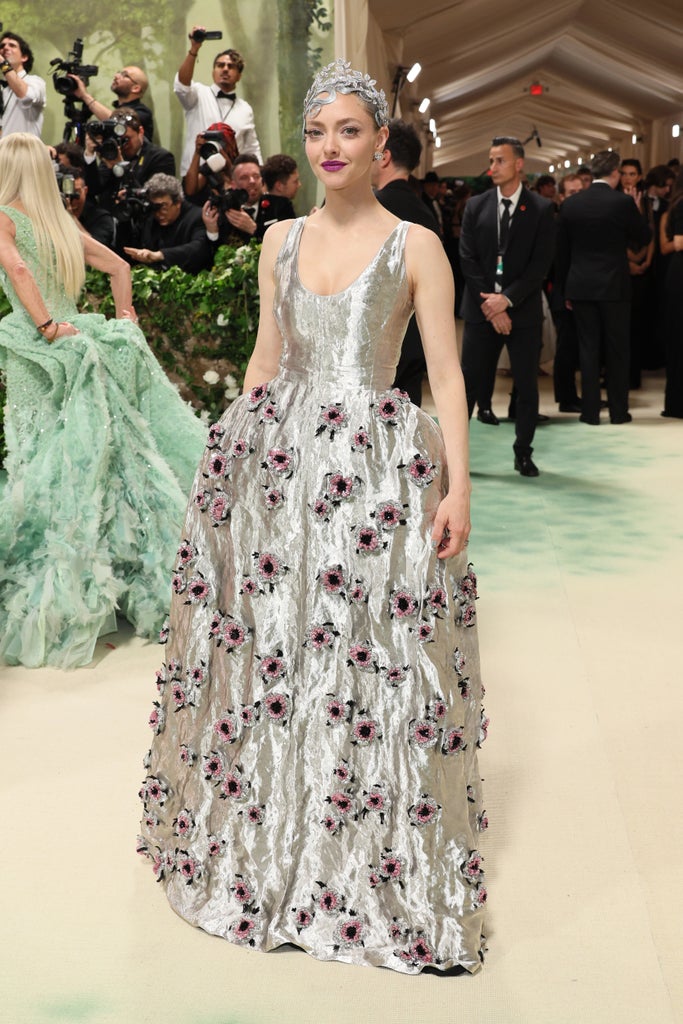 Amanda Seyfried attends The 2024 Met Gala Celebrating "Sleeping Beauties: Reawakening Fashion" at The Metropolitan Museum of Art on May 06, 2024 in New York City.