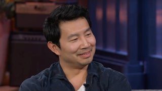 Kelly Clarkson Crowns Simu Liu ‘My Favorite Guest’ After He Cracks NSFW ‘Bridgerton’ Joke | Video