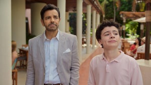 acapulco-eugenio-derbez-raphael-alejandro-apple