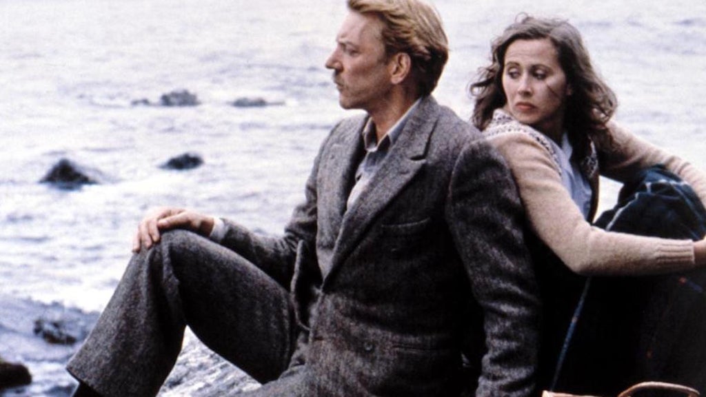 Donald Sutherland, Kate Nelligan in "The Eye of the Needle"