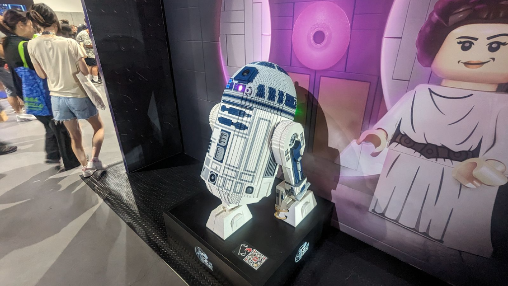R2D2 life size build at the San Diego Comic-Con Lego Booth