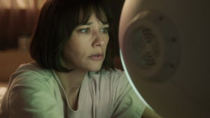 sunny-rashida-jones-apple