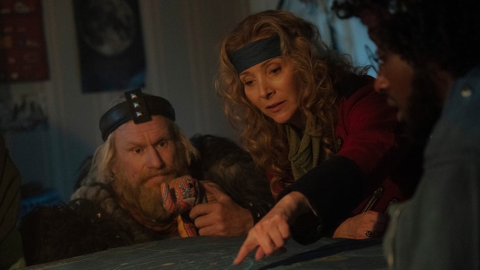 time-bandits-lisa-kudrow-apple
