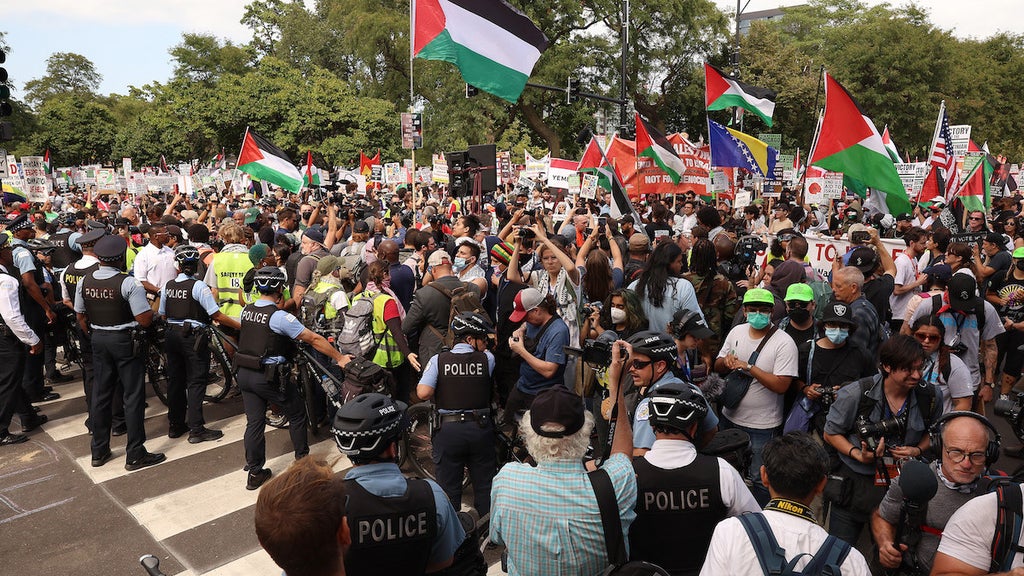 Chicago Police and demonstrators prepare for start of the "March on the DNC"