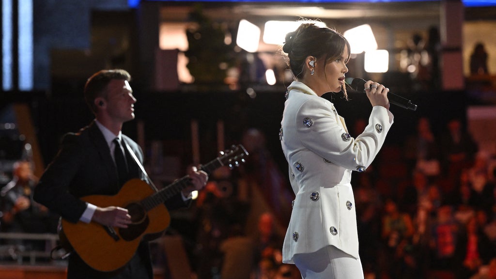 US singer Maren Morris performs on the third day of the Democratic National Convention (DNC) at the United Center in Chicago (Credit: SAUL LOEB / AFP)