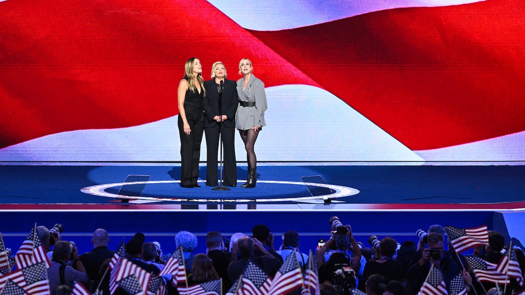 US musical group The Chicks perform the US national anthem on the fourth and last day of the Democratic National Convention (DNC) at the United Center in Chicago (Credit: Mandel Ngan / AFP)