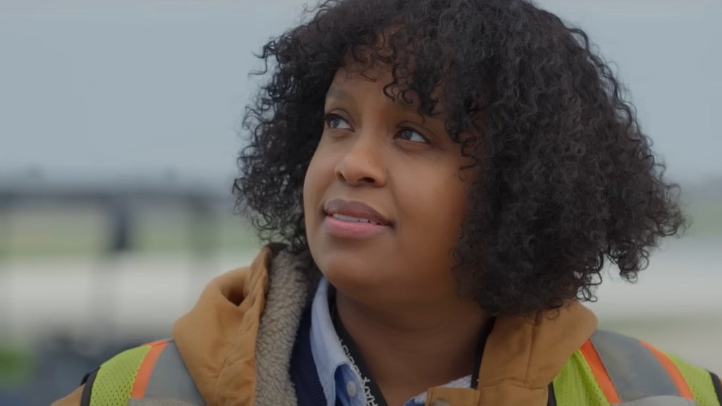 Natasha Rothwell How to Die Alone Hulu