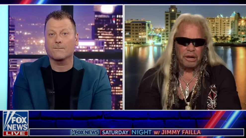 dog-bounty-hunter-immigrants
