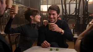 emily-in-paris-lily-collins-lucas-bravo-netflix