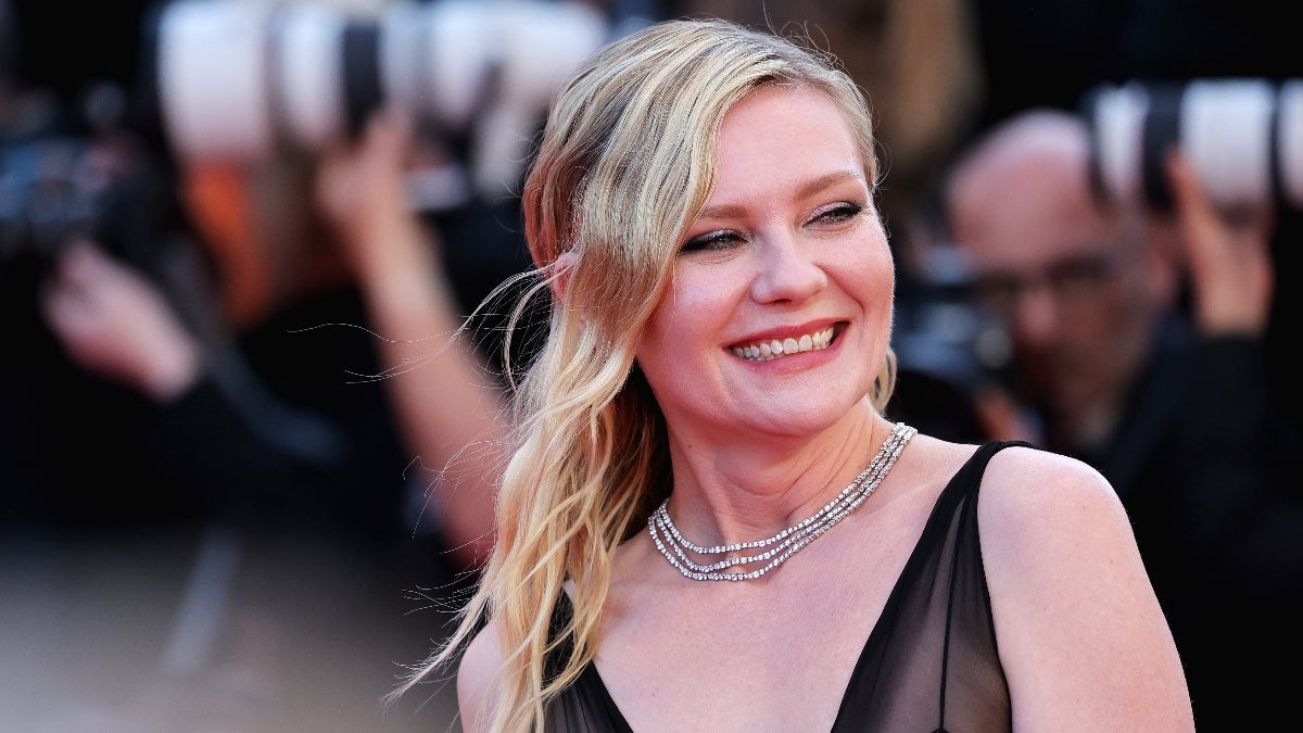 Kirsten Dunst Busts Out Bring It On Cheers in Surprise Appearance