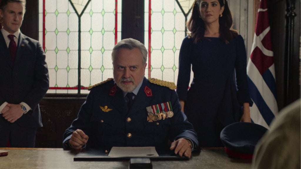 Stanley Townsend as Minos in "Kaos" (Netflix)