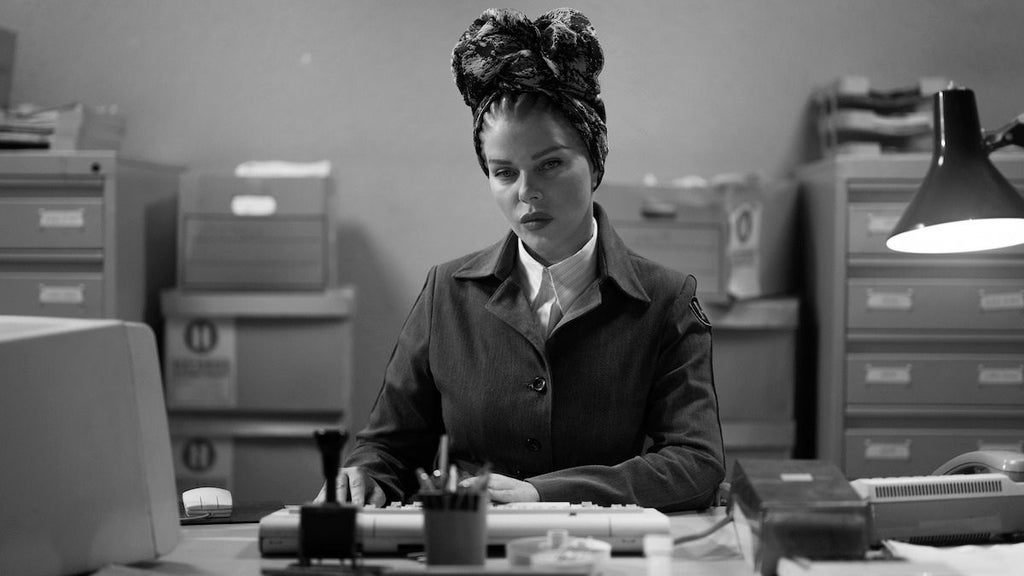 Debi Mazar as Medusa in "Kaos" (Netflix)